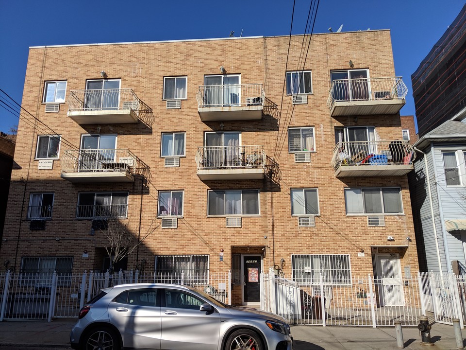 14203 Cherry Ave in Flushing, NY - Building Photo