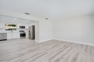 1707 Evergreen St in Ormond Beach, FL - Building Photo - Building Photo