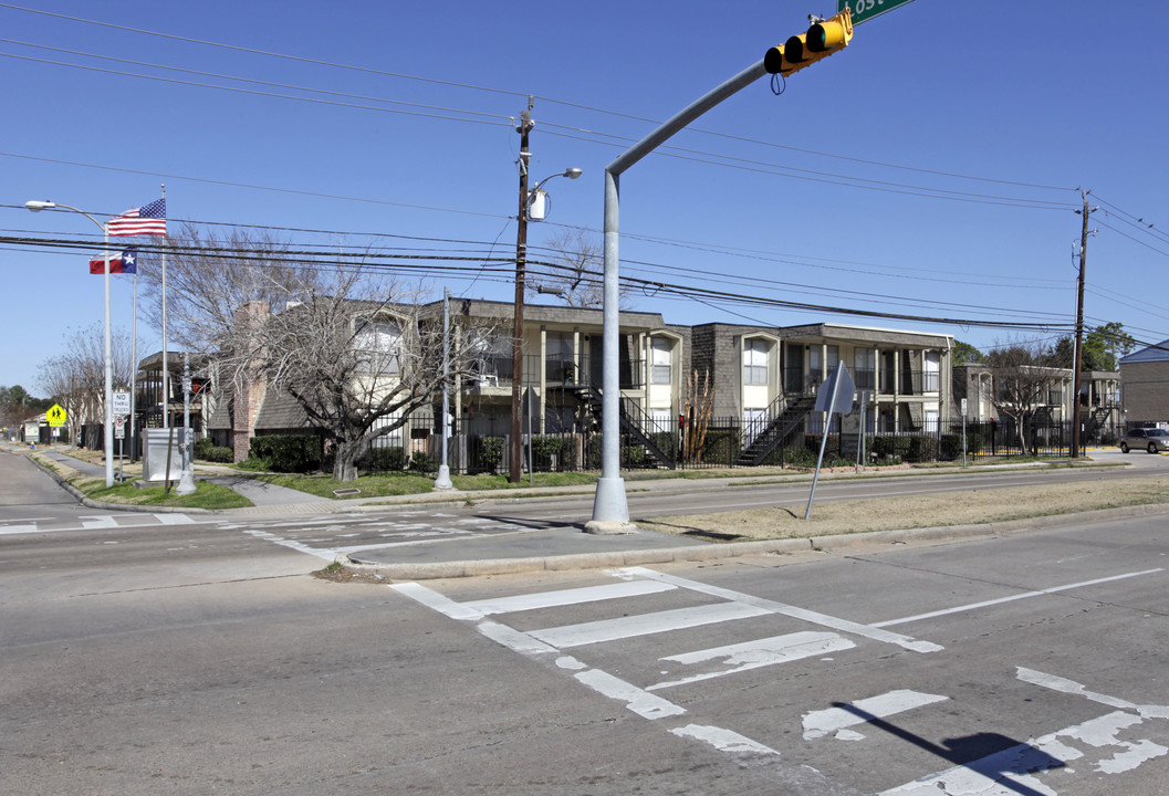 Pine Arbor in Houston, TX - Building Photo