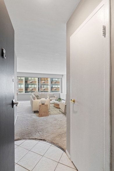 6157 N Sheridan Rd, Unit 8D in Chicago, IL - Building Photo - Building Photo