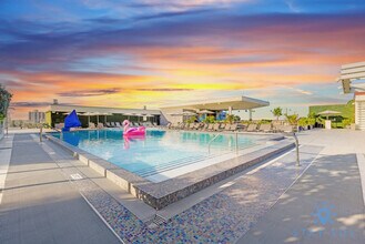 777 N Ocean Dr in Hollywood, FL - Building Photo - Building Photo