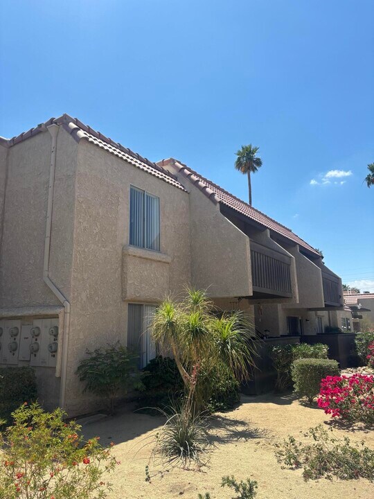 44260 Monroe St in Indio, CA - Building Photo