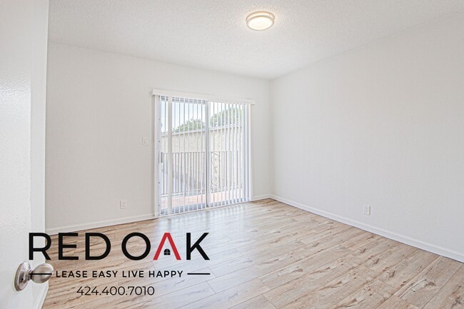 1214 S Atlantic Dr in Compton, CA - Foto de edificio - Building Photo