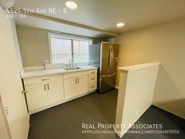 4525 5th Ave NE-Unit -B in Seattle, WA - Building Photo - Building Photo