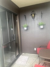 500 Glenwood Cir, Unit 113 in Monterey, CA - Foto de edificio - Building Photo