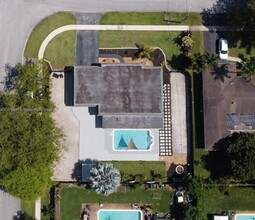 7560 NW 15th St in Plantation, FL - Building Photo - Building Photo