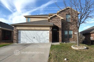 652 Creekview Dr in Azle, TX - Building Photo