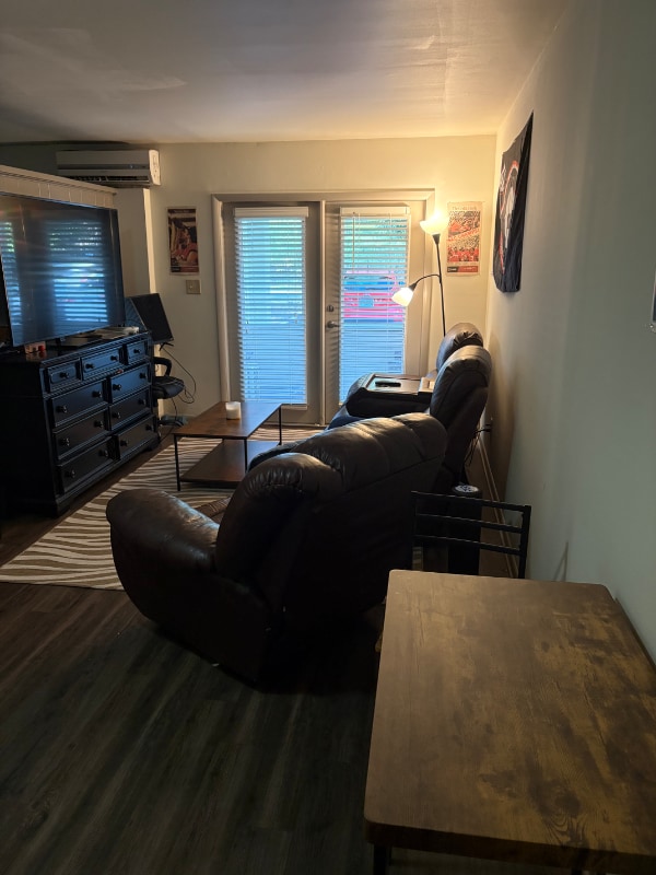 421 W Hancock Ave