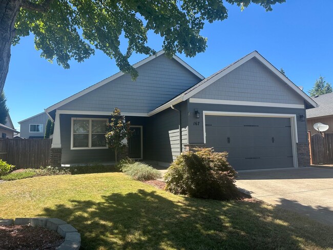 167 SW Quince St in Junction City, OR - Building Photo - Building Photo