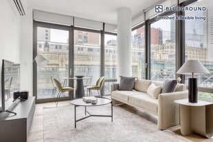 42-10 27th St in Queens, NY - Building Photo