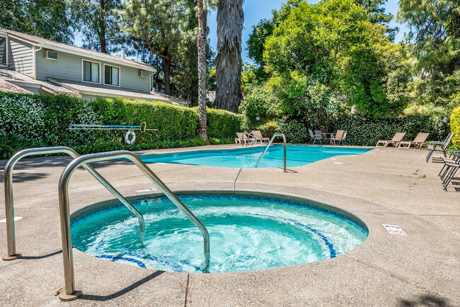 Le Tournesol in Davis, CA - Foto de edificio - Building Photo