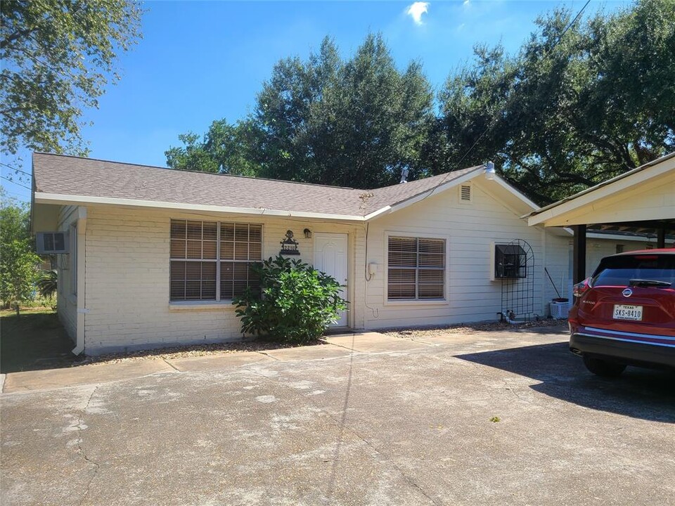 2210 Chamberlain St in Houston, TX - Foto de edificio