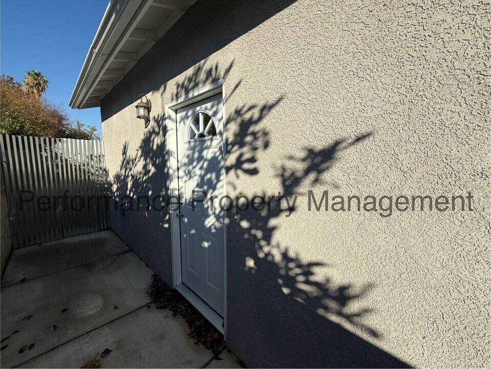 4301 Poach St in Bakersfield, CA - Building Photo