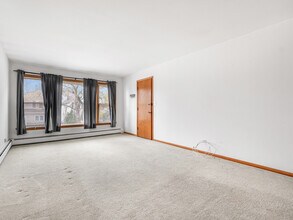 2520 N Neva Ave in Chicago, IL - Foto de edificio - Building Photo