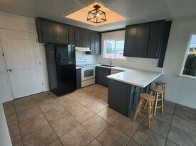 2275 Cypress Ave in San Pablo, CA - Building Photo