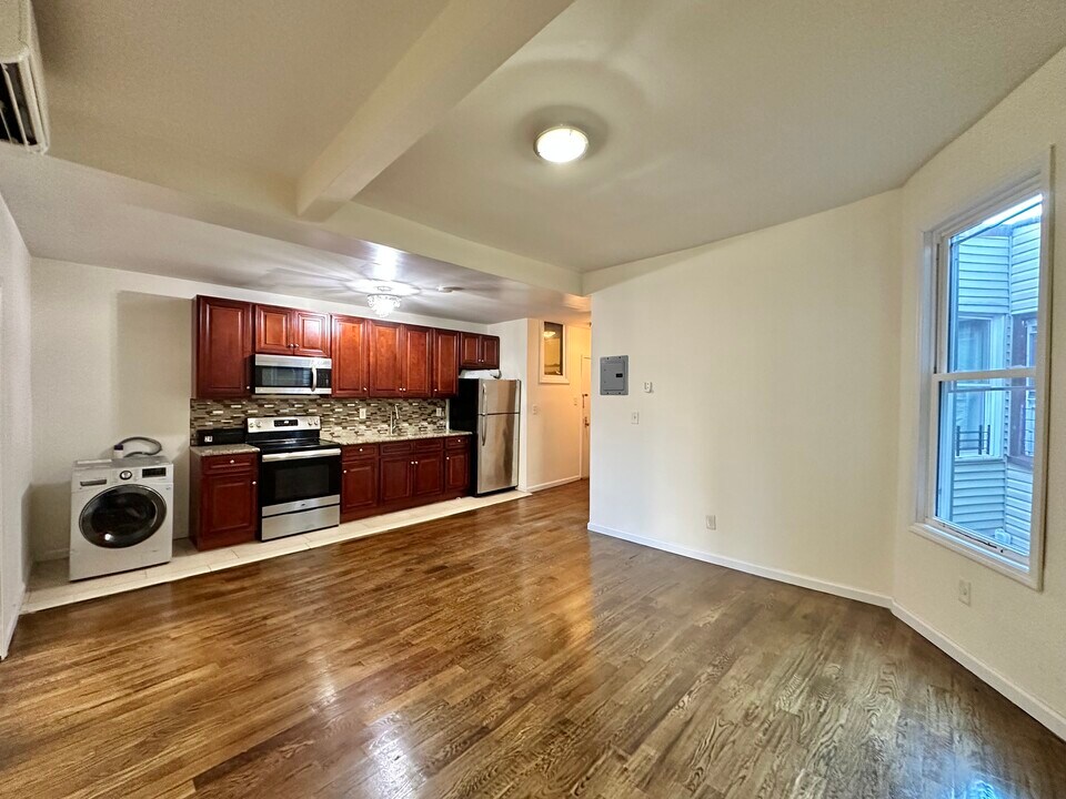1245 College Ave-Unit -2R in Bronx, NY - Building Photo