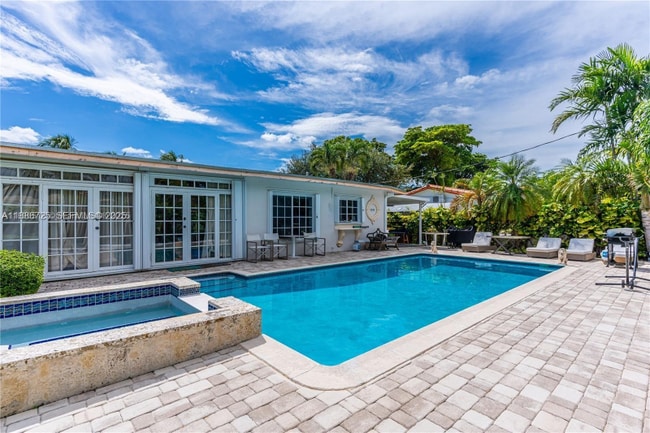 9901 SW 35th Terrace in Miami, FL - Building Photo - Building Photo