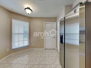 8817 Sheldon Chase Dr in Tampa, FL - Foto de edificio - Building Photo