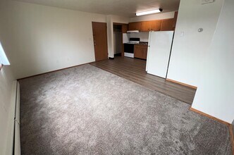 2103 4th Ave SE, Unit 12 in Aberdeen, SD - Building Photo - Building Photo