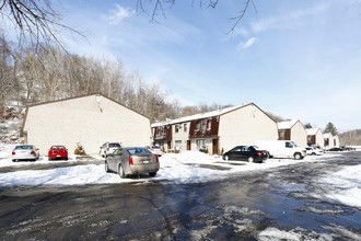 Kellywood Manor in New Kensington, PA - Building Photo - Building Photo