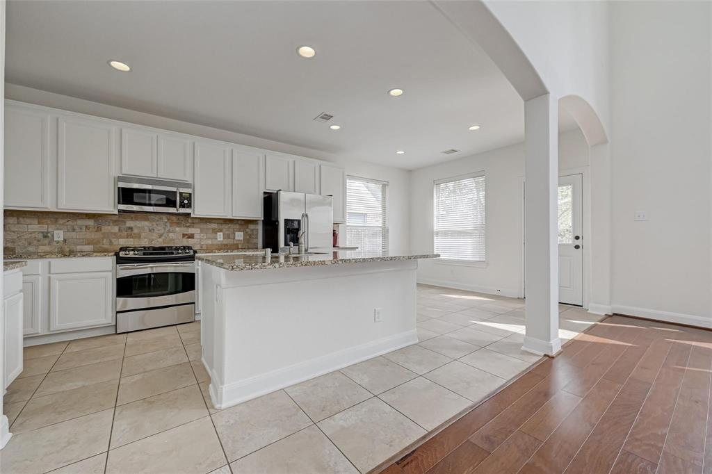 71 N Rocky Point Cir in Spring, TX - Foto de edificio