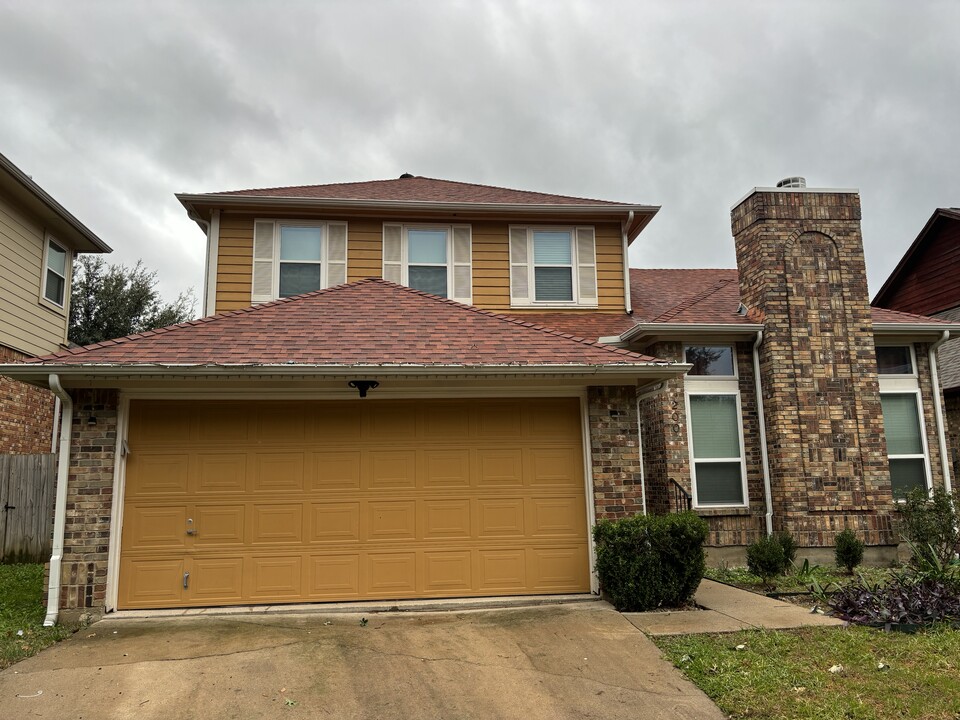 200 St Croix Green in Irving, TX - Building Photo