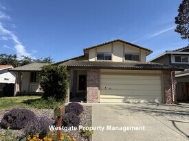 328 Smith Dr in Petaluma, CA - Building Photo