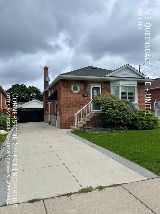 765 Queensdale Ave E in Hamilton, ON - Building Photo