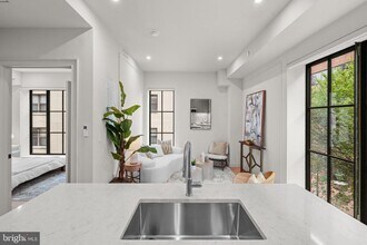 2121 Ward Pl NW in Washington, DC - Building Photo - Building Photo