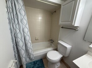 1700 SW 16th Ct, Unit J-4 Cozy College Condo in Gainesville, FL - Building Photo - Building Photo