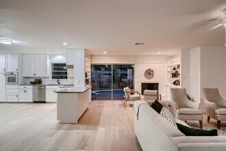 5325 Western Hills Dr in Austin, TX - Building Photo - Building Photo