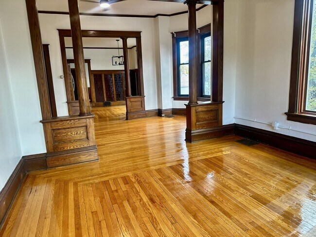 386 1st St, Unit 384.5 1st St in Manistee, MI - Building Photo - Building Photo