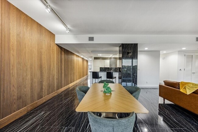 property at 901 W 9th St