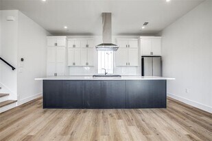 2143 Mail Ave in Dallas, TX - Building Photo