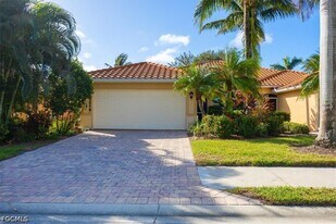 14214 Manchester Dr in Naples, FL - Building Photo