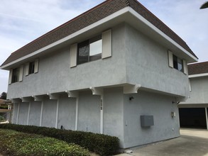 120 Calle Patricia in San Clemente, CA - Foto de edificio - Building Photo