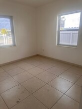 3248 NW 102nd St in Miami, FL - Building Photo - Building Photo
