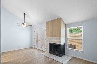 105 Maplewood Dr in Victoria, TX - Foto de edificio - Building Photo