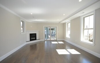 152 M St, Unit 2 in Boston, MA - Building Photo - Building Photo