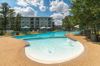 Regency Gardens in Bryan, TX - Foto de edificio - Building Photo