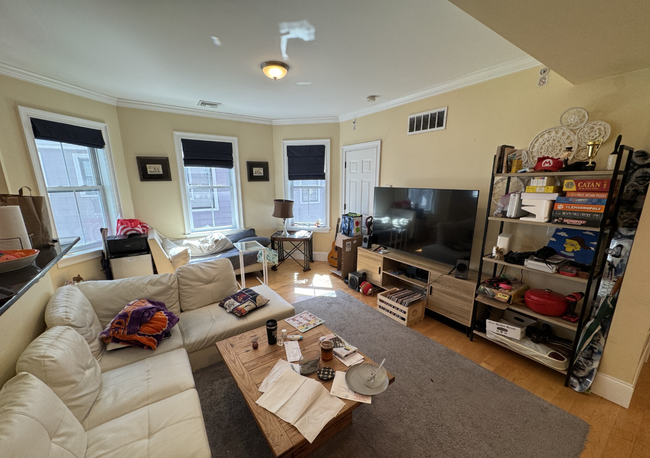 15 Orchard St, Unit 2 in Cambridge, MA - Foto de edificio - Building Photo