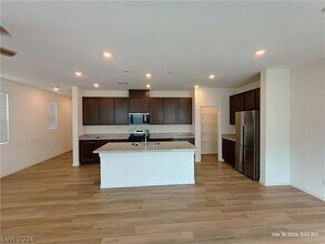 9158 Surrey Wood St in Las Vegas, NV - Building Photo - Building Photo