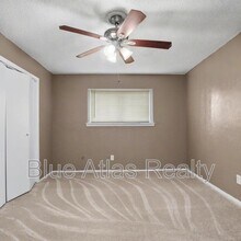 805 Cherry Hills Dr in Lancaster, TX - Building Photo - Building Photo