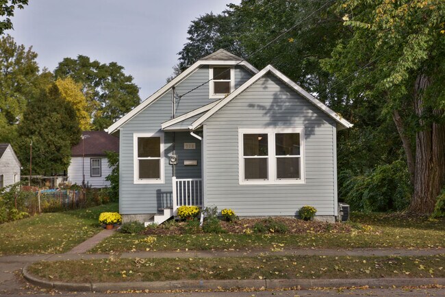 property at 928 7th Ave NW