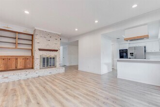 10720 Briar Forest Dr in Houston, TX - Building Photo - Building Photo