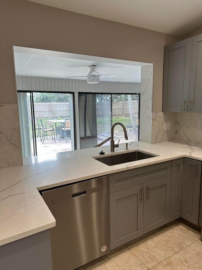 1925 Shower Tree Way in Wellington, FL - Building Photo - Building Photo