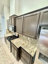 10407 Blythe Ct in Bakersfield, CA - Foto de edificio - Building Photo
