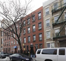 212 Huron St in Brooklyn, NY - Building Photo