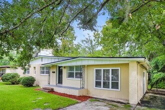 6511 Burgundy Rd S in Jacksonville, FL - Building Photo - Building Photo