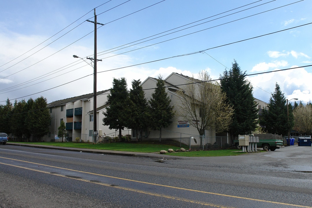 Darrin's Place Apartments in Portland, OR - Building Photo